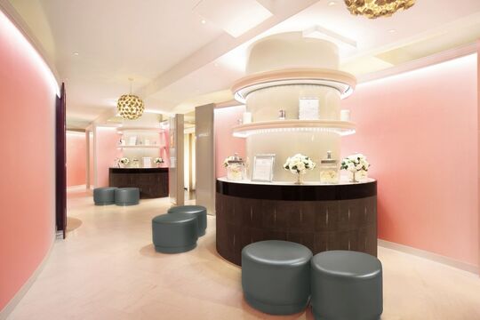 【元町】≪未経験OK!!充実の研修制度!!安定の福利厚生!!≫しっかりとした研修体制で技術だけでなく接客接遇も身につきます!!大手サロンが運営する元町にあるキレイを愛する大人サロン☆☆安定した環境です  アイリスト（アイデザイナー・まつげエクステ）の求人☆☆