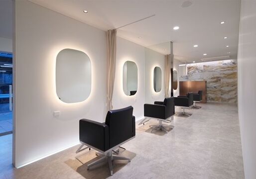 【東加古川】≪完全自由出勤≫≪駐車場代半額負担≫≪独立支援制度あり≫集客◎のため顧客0名からスタートでも安心！1万円以上の高単価で売上も作りやすい環境です！「CUOREA（クオレア）」からスタイリスト（美容師）の求人★☆★