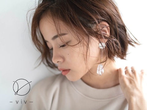 【泉大津駅】≪指名売上50％還元／フリー売上45％還元≫≪完全自由出勤≫≪20時までに退勤OK≫≪平均月給30〜45万円以上≫≪20代のスタッフ活躍中≫マンツーマンでお客様にしっかり施術出来るサロン！一人一人のライフスタイルに合わせた勤務が可能！流行りのデザインなども積極的に取り入れているサロンです！「viv（ヴィヴ）」からスタイリスト（美容師）の求人★☆