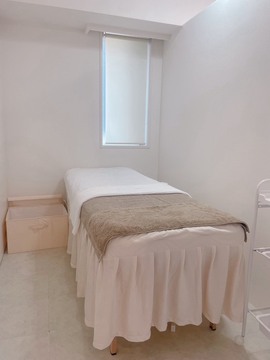 【新大久保】≪完全週休2日制≫≪土日休みOK≫≪未経験OK≫韓国最新メラニンケア「メルラ」や3D毛穴洗浄の取扱い店！美容に意欲的な方大歓迎です！！「SUAH（スア）」からエステティシャン（エステ）の求人☆☆