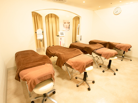 【南大沢】未経験、新卒生歓迎！一から幅広く技術提供をできるエステティシャンを目指せる！長きにわたり業界で培ってきたノウハウを活かし、安心して長く働ける環境を整えています。「ピュアマインド 南大沢店（ピュアマインドミナミオオサワテン）」からエステティシャンの求人☆☆