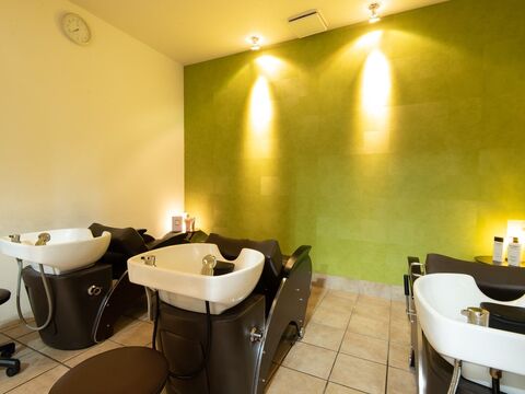 【町方】≪有給休暇あり≫希望通りのシフトでプライベートも充実！ママさん美容師も働きやすい環境を整えています！「UNDERTREE ROOTS（アンダートゥリールーツ）」からスタイリスト（美容師・理容師）の求人☆★