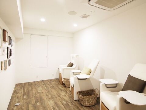 【久屋大通】≪社会保険完備≫選べる雇用形態でライフスタイルに合わせた働き方ができます。今までの技術をしっかり活かせる「DEE nail×eyelash hisaya（ディーネイルアイラッシュヒサヤ）」ネイリスト（ネイル）の求人☆☆