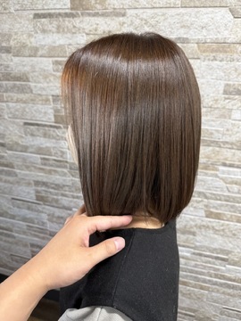 【花畑】≪月休8日・賞与は年2回支給・有給休暇あり・営業中のレッスンOK・社会保険完備・交通費支給≫最新薬剤を取り入れトレンドも意識！働きやすさも充実しています！幅広い世代のお客様が多数ご来店するのヘアサロン「URU（ウル）」からアシスタント（美容師）の求人☆★