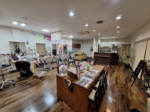 【大和西大寺】≪ブランクあってもOK≫≪16時までの勤務＆平日のみの勤務OK≫≪営業時間内のレッスンも可能≫シフト等柔軟に相談に乗っていただける環境の為、お子様がいらっしゃる方も安心！地域密着の落ち着いたサロンで働いてみませんか？「RYZE（リージェ）」からスタイリスト（美容師）の求人☆★