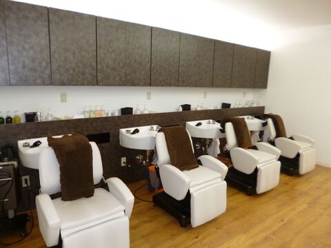 【博多南】平日なら19：00〜19：30ごろに退勤しているのでプライベートの時間も充実！大人女性から大人気の美容室「PALIA 那珂川店（パリア ナカガワテン）」からアシスタント(美容師)の求人☆★