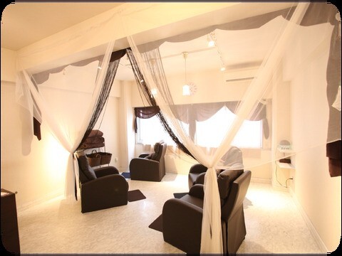 【天満橋】≪まつパ・アイブロウのみの施術でもOK≫≪月に2回まで土日休みOK≫≪連休も取得可能≫≪社会保険完備≫≪休日数選択OK≫≪モデルサポートあり≫≪営業中レッスンOK≫お客様は30代女性の方が多いです！大人女性から人気の落ち着いた雰囲気のサロンさんで働いてみませんか？「Spice 天満橋店（スパイステンマバシテンからアイリスト（まつげエクステ・まつげパーマ・アイブロウ）の求人☆☆