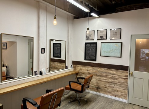 【和泉府中】≪月給25万円＋歩合給≫≪カット受付18時まで≫≪日曜休みあり≫≪引っ越しサポート最大10万円≫カラー、髪質改善と幅広く提供しています！女性が安心して活躍できる地域密着サロン「cor（コル）」スタイリスト（美容師）の求人☆★