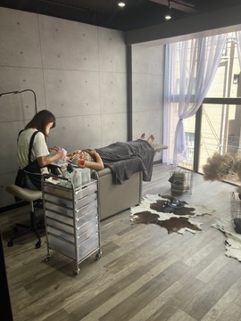 【元町】≪正社員・業務委託・パート歓迎≫≪研修期間も給与あり≫≪髪色ネイル自由≫スタイルに合わせて働き方を選択できる！メニュー豊富なアイラッシュサロン「Roco Tiara（ロコティアラ）」からアイリスト（まつげエクステ・まつげパーマ・アイブロウ）の求人★☆