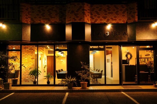 【武蔵浦和】≪19時に退勤可能・社会保険完備・産休育休実績あり≫理想に沿ったヘアカットとヘッドスパが人気！ゆったりとした時間が流れる、居心地の良いサロンです。仕事とプライベートの両立が可能な「MAGICA（マヒカ）」からスタイリスト（美容師）の求人☆★