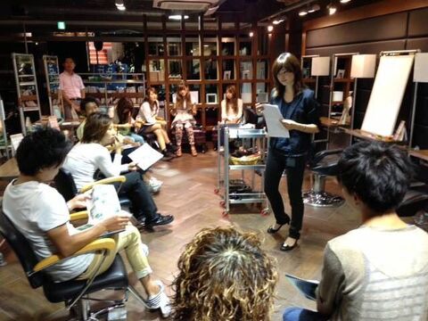 【元町中華街】≪有給休暇あり・住宅手当あり・社会保険完備≫キャリアに応じてステップアップできる環境あり☆スタッフさんの意見も通りやすく働きやすいdie Schere Ort 元町店（ディシェーレオルトモトマチテン）からスタイリスト（美容師）の求人☆★☆