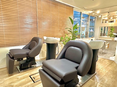 【三鷹駅】≪最低保障給あり≫≪土日祝休みOK≫お客様はもちろん、働くスタッフさんが安心できる環境作りをしています！地域密着型の人気サロン！「Nowa 三鷹店（ノワミタカテン）」からスタイリスト（美容師）の求人☆★