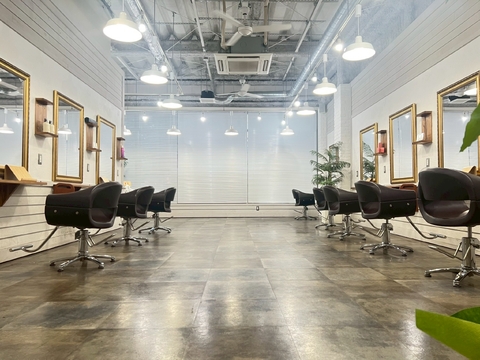 【喜連瓜破】◆抜群の集客力・正社員or業務委託・社会保険完備・最低保障給あり・土日休み相談可・高単価・独立支援あり◆ハイトーンなどのデザインカラーが人気のカラー特化型サロン！髪質改善にも力を入れております！しっかり働いて稼ぎたい方、技術を磨いて成長したい方必見！「ATE by luis 喜連瓜破（アテバイルイスキレウリワリ）」からスタイリスト（美容師）の求人★☆