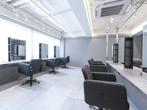 【喜連瓜破】≪社会保険完備≫≪最低保障給あり≫≪土日休み相談可≫≪高単価≫≪独立支援あり≫ハイトーンなどのデザインカラーが人気のカラー特化型サロン！髪質改善にも力を入れております！しっかり働いて稼ぎたい方、技術を磨いて成長したい方必見！「Luis 瓜破（ルイスウリワリ）」からスタイリスト（美容師）の求人★☆