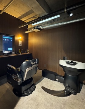 【新守山】≪月給30万円以上≫≪完全週休2日制≫≪前職の給与保証あり≫≪住宅手当あり≫メンズに特化したフェードカットやバーバースタイルが人気のサロン！徹底的にメンズへこだわったおしゃれなサロンです！「siano（シャノ）」からスタイリスト（美容師・理容師）の求人★☆