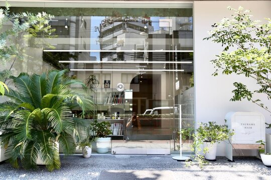 【昭和町】≪月給28万円〜≫≪平均退社時間19時＆夜レッスン基本無し≫≪月8日休み＆土日の休み希望OK≫≪選べる給与システム≫目標達成ボーナスあり！メリハリをつけて、働きやすい環境を整えています！ママ美容師さん歓迎◎時短勤務あり☆「TSUBAME HAIR（ツバメヘアー）」からスタイリスト（美容師）の求人☆☆