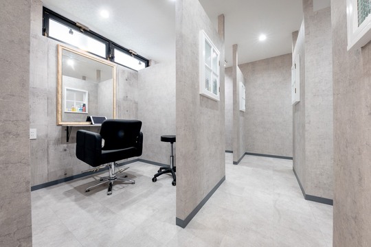 【西新井】≪マンツーマン施術≫≪完全個室≫≪平均単価1万円超え≫ライフワークバランス重視の方にオススメ！仕事もプライベートも充実できる人気サロン！「poliment（ポリマン）」からスタイリスト（美容師）の求人☆★