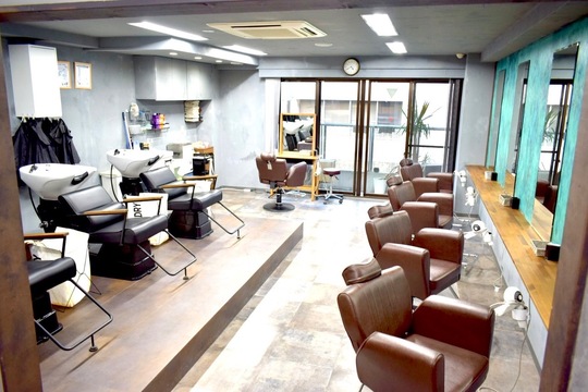 【三宮】≪夏と冬に長期休暇あり≫≪完全週休2日≫≪社会保険完備≫地方出身のスタッフが多いので、盆正月の連休は当たり前！スタッフを大切にする理容室「WORLD SHIP KOBE（ワールドシップ コウベ）」から理容師（理容室）の求人☆★