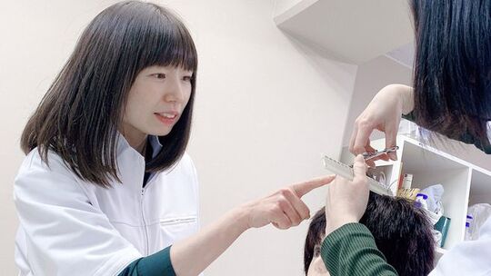 【西中島南方】社会保険完備、有給休暇、産休育休取得実績多数、モデルサポート、未経験OK！など充実の福利厚生で長く働ける環境が整っています！しっかりした研修体制があるので未経験の方も安心！「理容師・美容師養成学校スタリアビューティカレッジ（リヨウシビヨウシヨウセイガッコウスタリアビューティカレッジ）」から美容教員の求人☆★