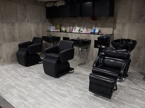 【枚方市駅】≪正社員・パート・委託の働き方が選べる≫≪初月はフリー指名共に50％還元≫≪マンツーマンor掛け持ちを選択できる≫稼ぎたい方も自分の時間を大切にしたい方もあなたの働き方に合わせて働けるサロン！集客も好調で顧客0の方でも安心して働いていける環境です！ブランクのある方やママさん美容師も歓迎！働きやすく稼げるサロン「to mee（トゥーミー）」からスタイリスト（美容師）の求人★☆