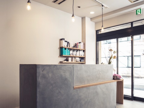 【烏丸御池】◆夏季最大11連休可能・日曜休みOK・有給休暇あり・住宅手当あり・社会保険加入可能◆お客様へのカウンセリングと提案に注力！入客チャンスが多いのも魅力です！巻き髪が人気のサロン「rias hair design（リアスヘアデザイン）」からスタイリスト（美容師）の求人☆★