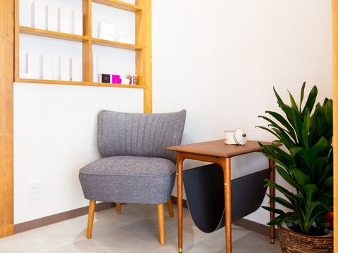 【樟葉】≪未経験・通信生・新卒生OK≫≪完全週休2日制≫≪日曜定休あり≫≪皆勤手当てあり≫空き時間を活用した営業時間内レッスンが可能！一人ひとりに合ったカリキュラムを組み、無理なく成長できます！「salon de MOET（サロンドモエ）」からアシスタント（美容師）の求人☆★☆