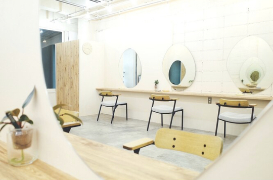 【河原町】≪フリー売上40％／指名売上45〜60％≫≪平均客単価9000円≫≪離職率が圧倒的に低いサロン≫20～30代の働く女性を中心に支持されるサロン！完全マンツーマンでの入客スタイル！「LoRE hair coordinate  四条河原町店（ロアヘアーコーディネートカワラマチテン）」からスタイリスト（美容師）の求人☆★