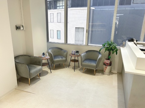 【なんば】≪完全マンツーマン&カットカラー2時間枠≫≪自由出勤≫≪永久保障給あり≫≪全席個室≫≪平均単価12000円≫ヘアケア&髪質改善がウリの人気ヘアサロン！「BALMY  by S.BROOM 難波店（バルミーバイエスドットブルーム）」からスタイリスト（美容師）の求人★☆