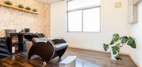 【土井】≪月給24万円スタート・社会保険完備・最短18時に退勤・毎年8連休あり・売上ノルマなし・土日祝は時給アップ≫信じられないほどの好条件で働けちゃいます！充実した美容師ライフを送ることができるヘアサロン「oasis 土井店（オアシスドイテン）」からスタイリスト（美容師）の求人☆★