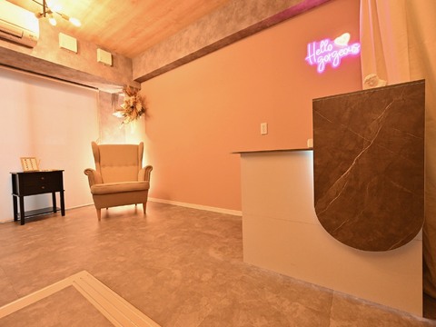 【紀和】≪マンション内での完全個室空間≫≪完全マンツーマン≫≪完全週休2日制＆社会保険完備≫≪選べる雇用形態≫週1〜2日勤務の方もOK！他業種とのWワークも相談OKで、ライフスタイルに合わせた勤務形態の選択が可能です！！平均単価は8500円と高く、毎月80〜90名に入客できる安定した集客力のある「Livicate 和歌山店（リビケイトワカヤマテン）」からアイリスト（まつげエクステ・まつげパーマ・アイブロウ）の求人★☆★