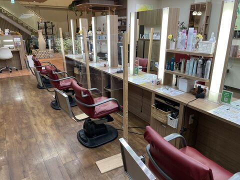 【交野市駅】≪月8日休み≫≪社会保険完備≫≪営業中レッスンOK≫≪パートさんも歓迎≫一人暮らし手当もあり！着付けやまつエクも学べる！様々なイベントも盛り沢山で楽しいサロン！充実した福利厚生面で安心して永く働けるサロン！「モリワキ美容室 交野店（モリワキビヨウシツカタノテン）」からアシスタント（美容師）の求人☆★