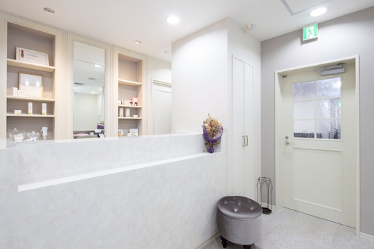 【元町】≪まつげパーマ・アイブロウ専任などもスタッフ歓迎！≫≪研修のバックアップ体制充実≫≪完全週休2日≫≪社会保険完備≫≪保育園併設≫≪実働8時間≫読者モデルさんも多数来店をされるトータルビューティーサロン！「Silk de River（シルクドリバー）」からアイリスト（まつげエクステ・まつげパーマ・アイブロウ）の求人☆☆