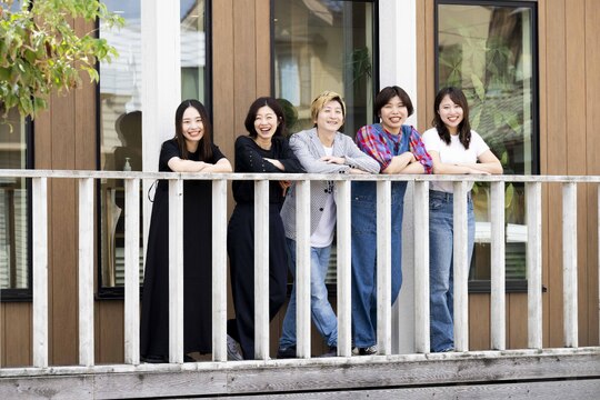 【新発田駅】◆未経験・通信生・新卒生歓迎・住宅手当あり・営業時間18時まで・日曜定休あり・月8,9日休み・社会保険完備・営業時間内レッスンOK◆美容師の地位向上を掲げ、年々条件が充実！今までの美容室にはない働き方と待遇でお待ちしています！「Hair Life KONIKONI（ヘアーライフコニコニ）」からアシスタント（美容師）の求人☆★