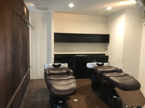 【三田】≪完全週休2日≫≪自由出勤制≫≪土日祝休みOK≫≪社会保険完備≫マンツーマン接客でお客様と丁寧に関われるサロン！プライベートも大切にしたいママさんにもオススメのサロンです！ブランクがあってもOK！「Ar 三田駅前店（アールサンダエキマエテン）」からスタイリスト（美容師）の求人☆★