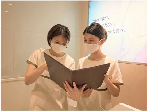 【川崎駅】≪未経験歓迎!!年2回の賞与あり!!安定した働き方!!≫女性の長年の悩みである毛穴ケア専門フェイシャルサロン！安定した働き方も魅力的!!「UBIQUE アトレ川崎店（ウビクエアトレカワサキテン）」からエステティシャンの求人☆☆