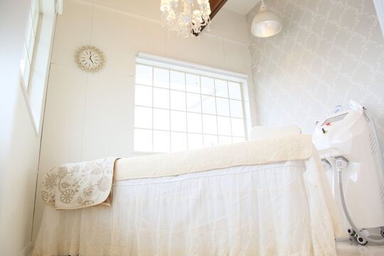 【学研北生駒】美容室のインショップでのアイラッシュ事業です！あなたの経験を活かしてお仕事ができる環境です！トータルビューティーサロン「LANDER BLUE（ランダーブルー）」からアイリスト（まつげエクステ・まつげパーマ）の求人☆☆