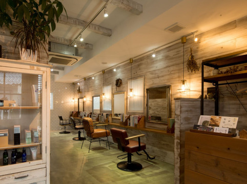 【上福原】≪完全週休二日制・社会保険完備・住宅手当あり≫アシスタントでも高収入が狙える給与設定！コンテストでの受賞歴やセミナー講師を務めるスタイリストが在籍しているアットホームな実力派ヘアサロン「kiitos（キートス）」からアシスタント（美容師）の求人★☆