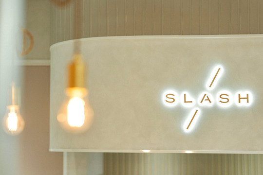 【JR姫路】≪単価1万円以上≫≪社会保険完備≫≪完全週休2日≫≪実働8時間≫外部へ技術講師やSNS講師を行うスタッフ在籍！メンズに特化したヘアサロン「SLASH ivory（スラッシュアイボリー）」からスタイリスト（美容師）の求人☆★