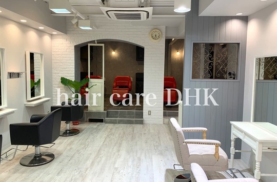 【富田】≪完全週休2日制！平均退社20時！社会保険完備可≫カット入客チャンスが多く、ゆったりお客様と関わっていくことが出来るサロン！オーナーさんとスタッフの距離も近く働きやすい環境！チームワークを大切に働いていきたい方にオススメ！「HAIR CARE DHK annex（ヘアケアディーエイチケーアネックス）」からスタイリスト（美容師）の求人☆★☆