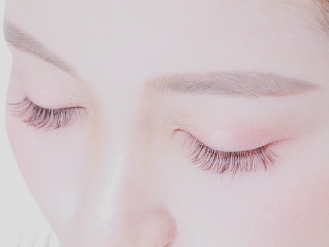 【福島】≪未経験、新卒生OK≫≪まつパ・アイブロウのみの入客でもOK！≫≪研修中も給料あり≫≪社会保険完備≫≪土日祝休み月1回OK≫≪20時までの勤務可能≫お客様に寄り添った接客で人気アイリストへ！しっかりと技術を身に付け、仕事もプライベートも充実！「beauty salon peacock（ビューティーサロンピーコック）」からアイリスト（まつげエクステ・まつげパーマ・アイブロウ）の求人☆☆