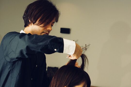 【石橋】《月給24万円スタート》《社会保険完備》スタッフの人柄が魅力！ひだまりのように温かで互いを思いやれる素敵なサロンを目指します。「Solana(ソラーナ)」からスタイリスト（美容師）の求人☆★☆