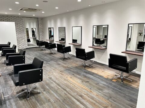 【烏丸】業務委託or正社員から選べる雇用形態≪業務委託は自由出勤≫≪正社員は社会保険完備≫≪ヘアメイク、撮影好きな方も大歓迎≫土日休みOK＆フレックス制度＆育休産休制度ありで、時短勤務のママさんもOK！！集客抜群！！商材豊富でお客様一人ひとりに寄り添ったサロンワークが可能です「patou 烏丸（パトゥカラスマ）」からスタイリスト（美容師）の求人☆★