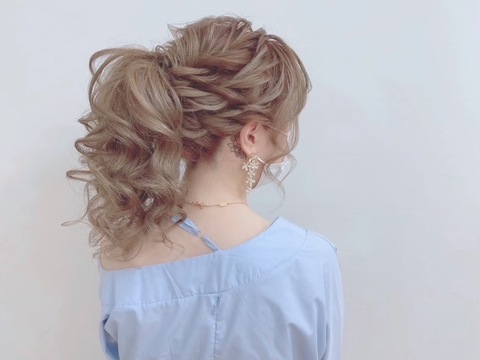 【櫛田神社前駅】≪未経験OK・毎週日曜休み・実働8時間・社会保険完備・髪型や服装は自由・最大月9日休み≫未経験でも充実した研修体制があるのでご安心ください！ヘアセットサロン「MUA（ムーア）」からヘアメイクの求人☆☆