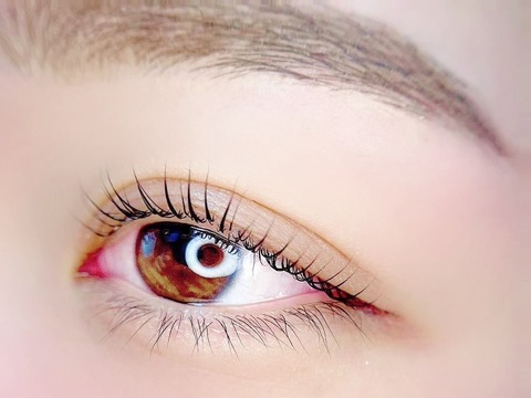 【玉造】未経験OK！≪実働8時間≫≪完全週休2日制・有給休暇100％消化≫≪社会保険完備≫出店予定あり！LEDマツエクが人気のナチュラル系アイラッシュサロン！「FEELLASH by green（フィールラッシュバイグリーン）」からアイリスト（まつげエクステ・まつげパーマ・アイブロウ）の求人☆☆