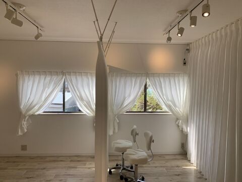 【交野市駅】≪経験者のみの募集≫≪18時は必ず終わります≫≪月7,8日休み≫≪実働8時間≫≪日曜休み有≫メニューや商材など一緒にこれから決めていける環境◎18時までに終わるメニュー！「Hair Make TWINS -Eyelash-（ヘアメイクツインズアイラッシュ）」からアイリスト（アイデザイナー・まつげエクステ）の求人☆★