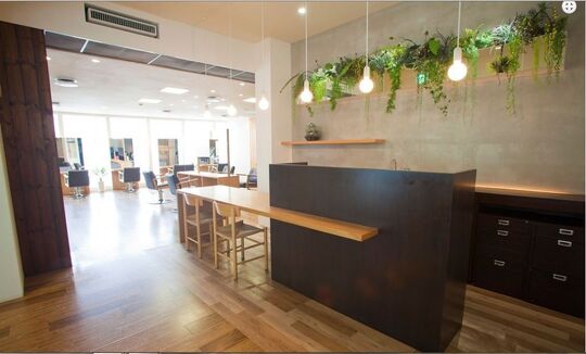 【春日原】≪月休8日・社会保険完備・営業時間18時まで・実働8時間≫お客様へのおもてなしはもちろんスタッフ同士のコミュニケーションを大切にして成長を続けている「HAIR anon（ヘアーアノン）」からスタイリスト（美容師）の求人★☆