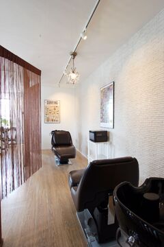 【岩出西野】≪月1回土日休みもOK≫プライベートも大切にしながら活躍できます！オーナーさんから直接技術が学べる少人数制サロン「ACRI organic hair salon（アクリオーガニックヘアサロン）」からアシスタント（美容師）の求人☆★☆