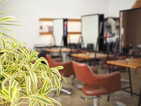 【西大島】◆完全週休2日制・有給休暇あり・産休育休制度あり・デビューまで1年・営業時間内レッスン可能・社会保険完備◆入客チャンスが多いので、成長にもつながりやすい！人間関係の良さがウリの「Fast Hair 西大島店（ファストヘアニシオオジマテン）」からアシスタント（美容師）求人☆★