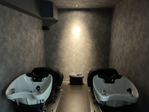 【梅田】≪最短1年でスタイリストデビュー≫≪月9日休み≫≪社会保険完備≫≪平均客単価15000円≫客単価も高く、高歩合でしっかりと稼げます！バレイヤージュやハイトーンカラー好き必見サロン！髪質改善メニューも人気なサロンです！「K!ng highlight&extensions 梅田（キングハイライトアンドエクステンションウメダ）」からアシスタント（美容師）の求人☆★