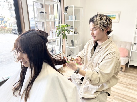 【明石】≪エリアトップクラスの月給≫≪完全週休2日制≫≪土日休みOK≫≪ママさん美容師も歓迎≫≪外国人風カラー＆グレイカラー≫カウンセリング重視の地域密着型サロン！自由度の高い風通しのいい職場で働きたい方にオススメ！「Lead Hair by vamp（リードヘアーバイバンプ）」からスタイリスト（美容師）の求人☆★